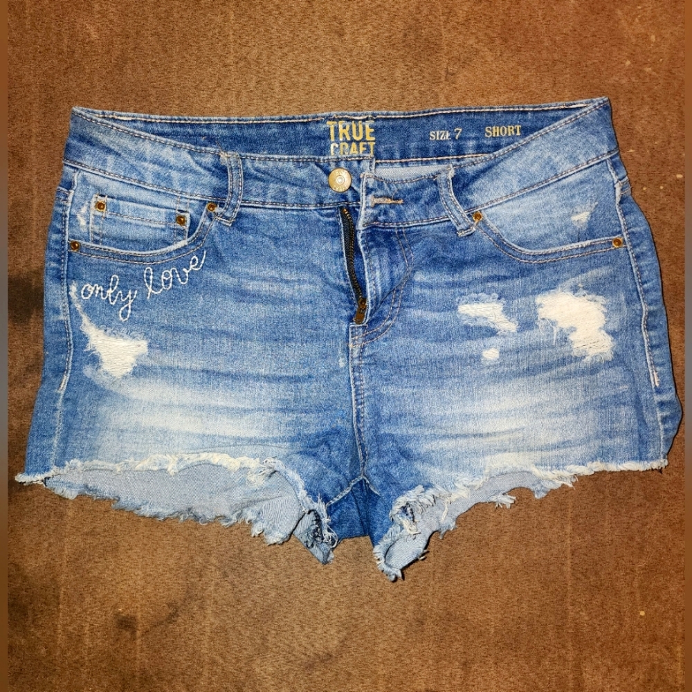 Women's short shorts size 7